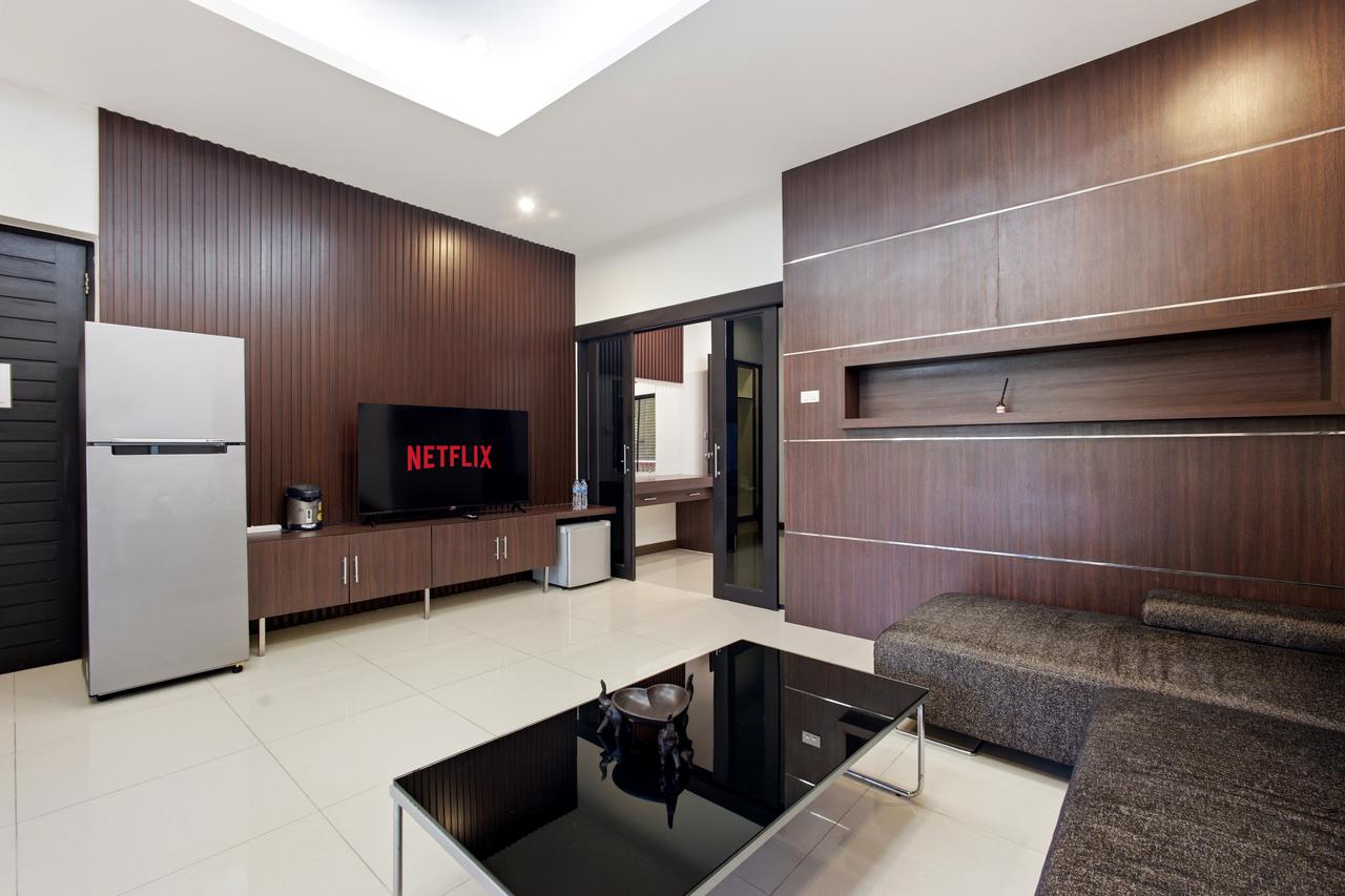 Зона отдыха с TV · Netflix